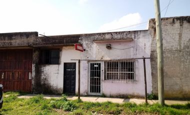 AMPLIO GALPÓN SOBRE 2 LOTES, CON TECHO DE LOSA Y FONDO LIBRE