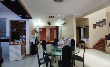 Rumah Tinggal 2 Lantai Akses Jalan Lebar Di Kelapa Gading R2052
