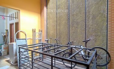 Rumah Tinggal 2 Lantai Akses Jalan Lebar Di Kelapa Gading R2052