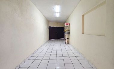Casa en venta de 3 recámaras sobre avenida céntrica en Colima !