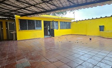 Casa en venta de 3 recámaras sobre avenida céntrica en Colima !