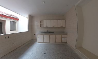 COD. 296-AHO - SE ARRIENDA CASA COMERCIAL - BARRIO: SAN CARLOS