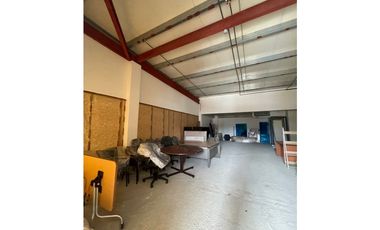 Condado del Rey/ Local $2,314/Alquiler