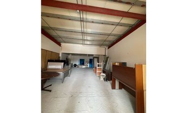 Condado del Rey/ Local $2,314/Alquiler