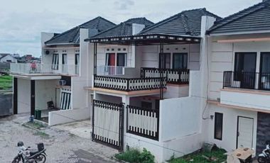Saxophone Townhouse Poros Jalan dekat Kampus Ternama