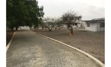 Bodega con terreno de venta en zona sur  Montecristi