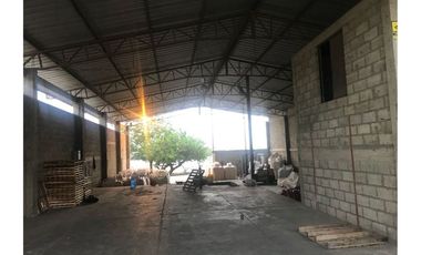 Bodega con terreno de venta en zona sur  Montecristi