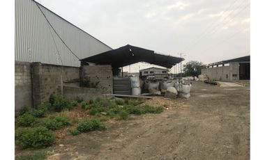 Bodega con terreno de venta en zona sur  Montecristi