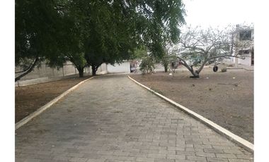 Bodega con terreno de venta en zona sur  Montecristi