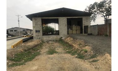 Bodega con terreno de venta en zona sur  Montecristi