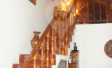 BURZACO - Casa + Duplex nuevo! Ideal 2 Familias! Detalles de categoría. Oportunidad para ver! Muy buena construcción. 2 de Abril esquina Martín Fierro