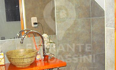 BURZACO - Casa + Duplex nuevo! Ideal 2 Familias! Detalles de categoría. Oportunidad para ver! Muy buena construcción. 2 de Abril esquina Martín Fierro