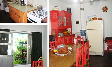 BURZACO - Casa + Duplex nuevo! Ideal 2 Familias! Detalles de categoría. Oportunidad para ver! Muy buena construcción. 2 de Abril esquina Martín Fierro