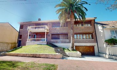 Venta casa de 4 dormitorios en Olivos,a metros de Quinta Presidencial