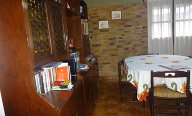 GUIDEK - STASIUK PROPIEDADES VENDE EXCELENTE CASA EN MUY BUENA UBICACION
