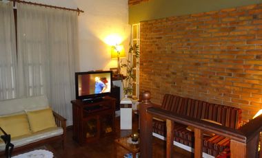 GUIDEK - STASIUK PROPIEDADES VENDE EXCELENTE CASA EN MUY BUENA UBICACION