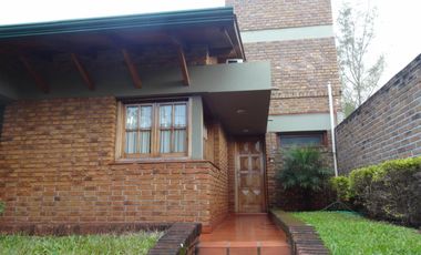 GUIDEK - STASIUK PROPIEDADES VENDE EXCELENTE CASA EN MUY BUENA UBICACION