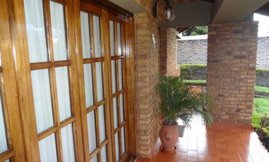 GUIDEK - STASIUK PROPIEDADES VENDE EXCELENTE CASA EN MUY BUENA UBICACION