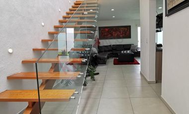 Casa equipada excelentes acabados y espacios para una familia grande, vive en fracc. con amenidades en Querétaro