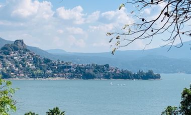 En venta increíble propiedad con espectacular vista al lago de Valle de Bravo
