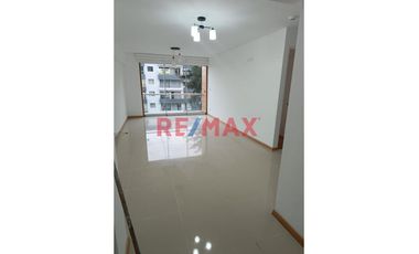 ¡Vive En San Miguel! Dpto. De 3 Dorms Con Balcón, Gas Natural Y Cochera