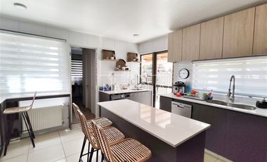 Casa en venta de 4 dorm. en Colina
