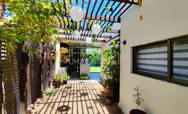 Casa en venta de 4 dorm. en Colina