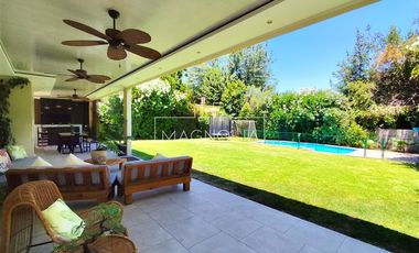 Casa en venta de 4 dorm. en Colina