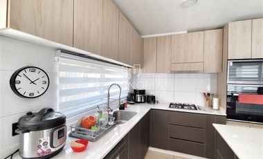 Casa en venta de 4 dorm. en Colina