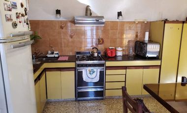 Casa PH en venta en Lanus Oeste