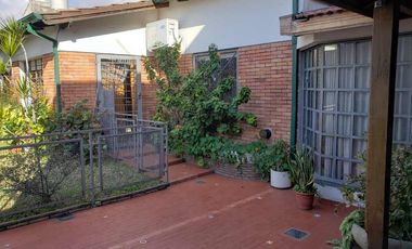 Casa PH en venta en Lanus Oeste