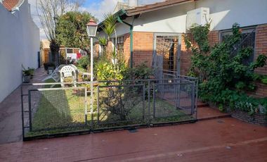 Casa PH en venta en Lanus Oeste