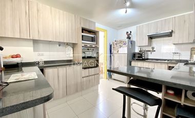 Casa en venta de 6 dorm. en Colina