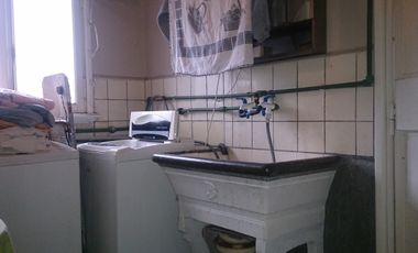 Casa de 4 Amb. con Cochera, Terraza, Patio, Lavadero, Toilette,Hall de Recepción Buena Distribución