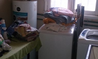 Casa de 4 Amb. con Cochera, Terraza, Patio, Lavadero, Toilette,Hall de Recepción Buena Distribución