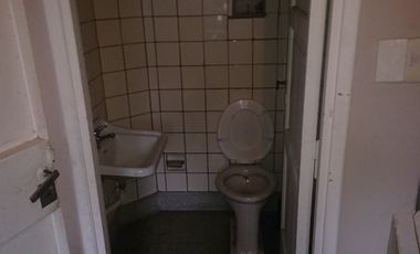 Casa de 4 Amb. con Cochera, Terraza, Patio, Lavadero, Toilette,Hall de Recepción Buena Distribución