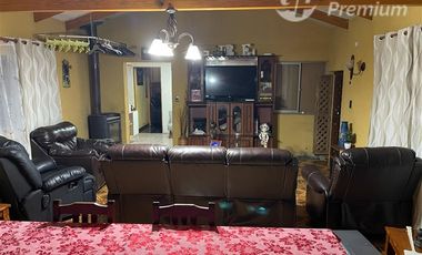 Casa de 140m2 en venta de 4 dorm. en Las Cabritas Calera