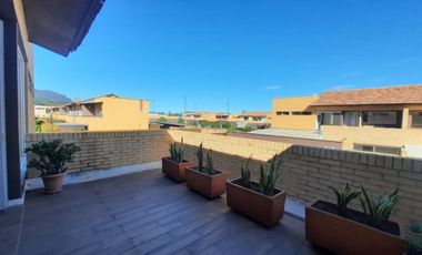 casa en arriendo en condominio villa los pinos. Cod A5138