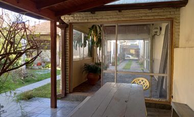 Chalet 3 ambientes con cochera en venta, Bernal !!!! EXCELENTE UBICACION !!!!