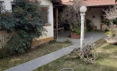 Chalet 3 ambientes con cochera en venta, Bernal !!!! EXCELENTE UBICACION !!!!
