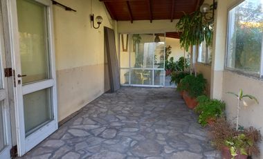 Chalet 3 ambientes con cochera en venta, Bernal !!!! EXCELENTE UBICACION !!!!