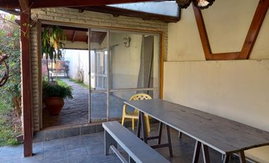 Chalet 3 ambientes con cochera en venta, Bernal !!!! EXCELENTE UBICACION !!!!