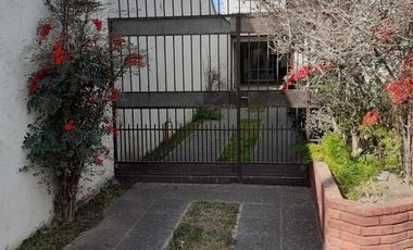 Chalet 3 ambientes con cochera en venta, Bernal !!!! EXCELENTE UBICACION !!!!