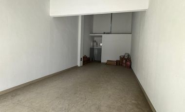 Excelente local con muy buena ubicación