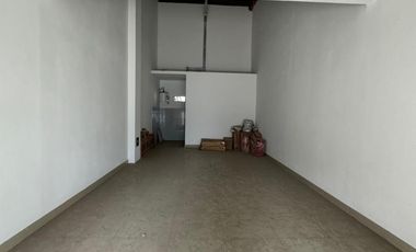 Excelente local con muy buena ubicación