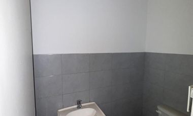 Excelente local con muy buena ubicación