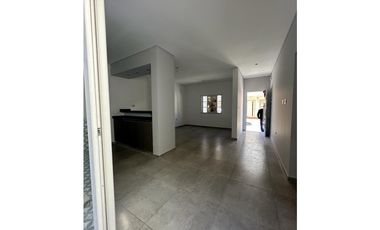 Hermosa Casa a Estrenar