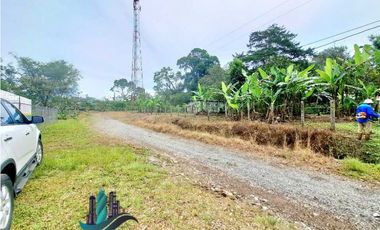 VENDO LOTE TITULADO DE 4320 CON QUEBRADA