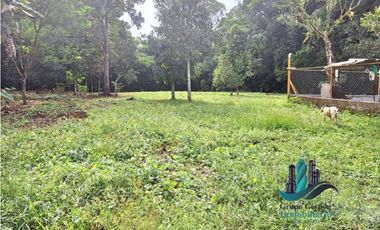 VENDO LOTE TITULADO DE 4320 CON QUEBRADA
