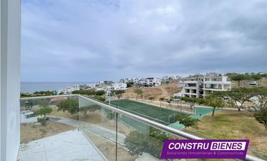 Casa con piscina en urbanización Ciudad del Mar, Manta